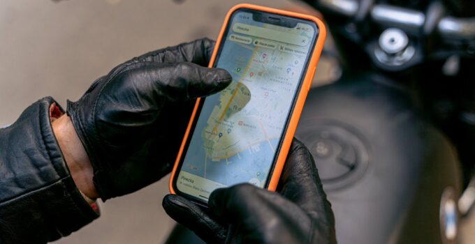 How Does Geolocation Tracking Work on Mobile Phones – A 2022 Guide